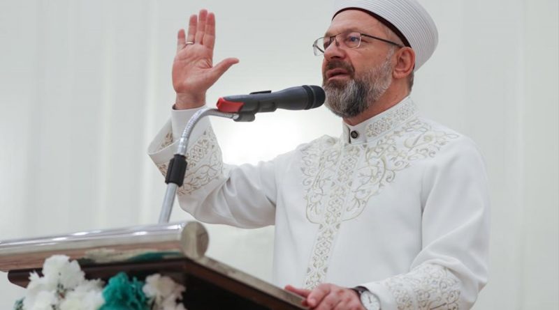 Diyanet İşleri Başkanı Ali Erbaş'ın biyografisinde Arapça ve Fransızca bildiği belirtiliyor 5