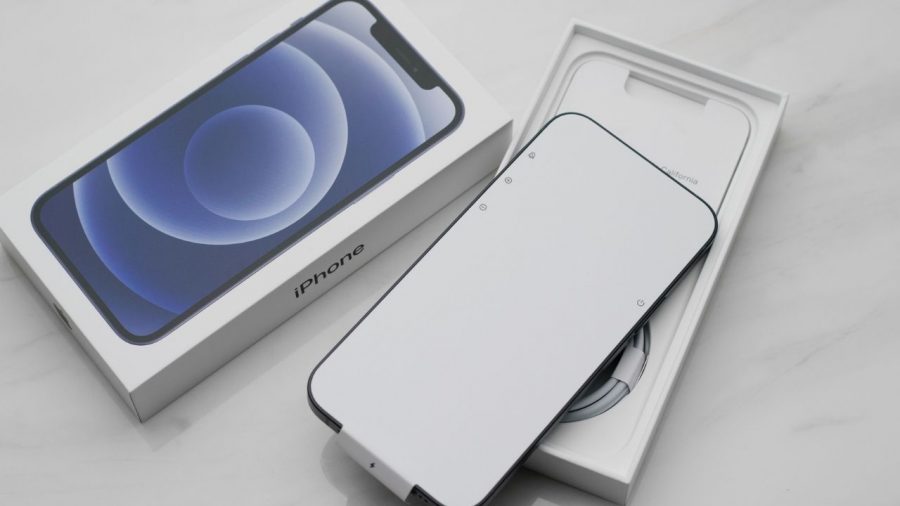Apple kutusunda adaptör, kulaklık yok sadece şarj kablosu var 2