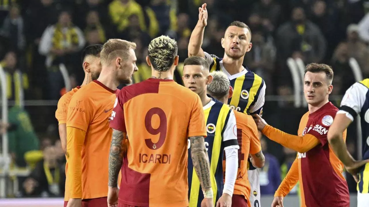Galatasaraylı futbolcular Fenerbahçe derbisini kazanırsa tarihi prim alacak