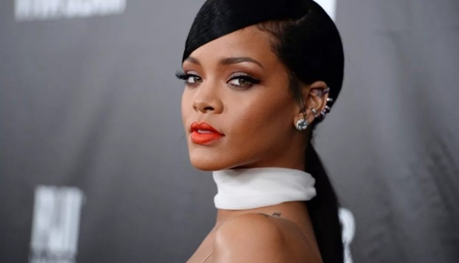 Dünyaca ünlü şarkıcı Rihanna hamile mi? Rihanna’nın 3. kez anne olacağı konuşuluyor! 3