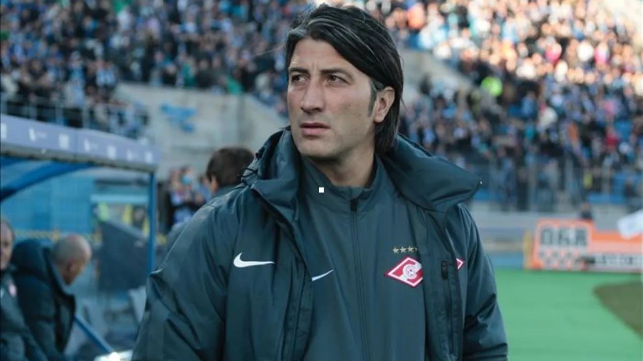 İsviçre Milli Takımı Teknik Direktörü Murat Yakın, Türk Asıllı İsviçreli Eski Milli futbolcudur