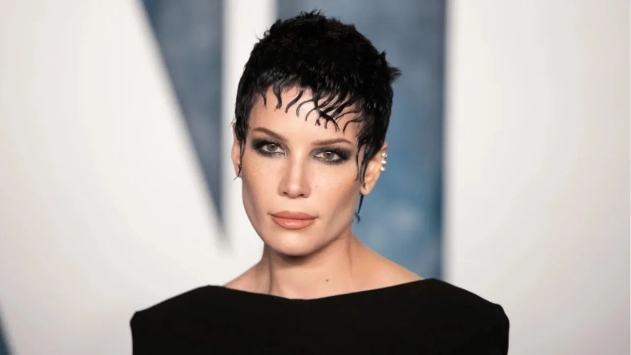 Ünlü şarkıcı Halsey’den Kötü Haber: Hem Lupus Hem De Lösemi Ile Mücadele Ediyor