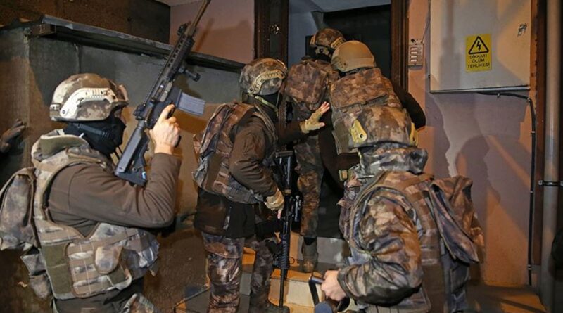 2'si kırmızı bültenle aranıyordu! 3 DEAŞ üyesi yakalandı 1