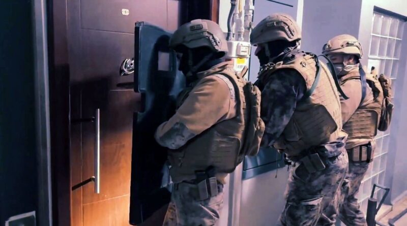 8 ilde operasyon düzenlenmişti: 2 DEAŞ şüphelisi yakalandı 1