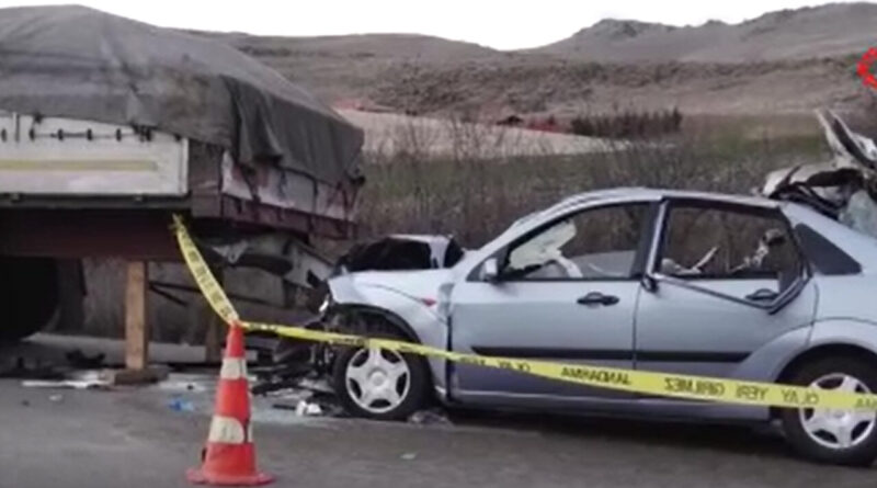 Ankara'da feci kaza! Otomobil tıra arkadan çarptı, 2 ölü, 4 yaralı 1