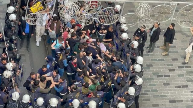 Bakan Yerlikaya duyurdu! İstanbul'daki İsrail protestosu sonrası 2 emniyet görevlisi açığa alındı - 1. Resim
