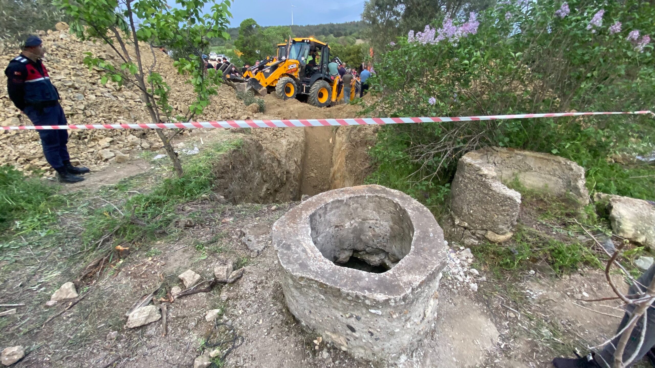 Çanakkale'de toprak kayması! Göçük altında kaldılar - 3. Resim