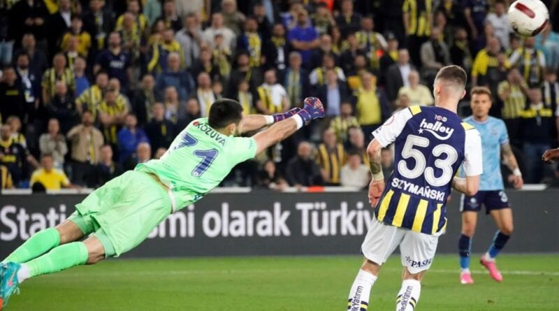 Fenerbahçe-Adana Demirspor maçı 4-2'lik Fenerbahçe'nin üstünlüğü ile sona erdi 1