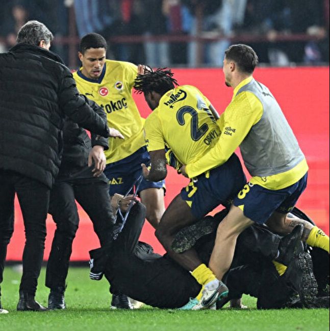 Fenerbahçeli Osayi-Samuel'den 2 Nisan paylaşımı! Maskeli taraftarı yumrukladığı görüntüler olay olmuştu - 2. Resim