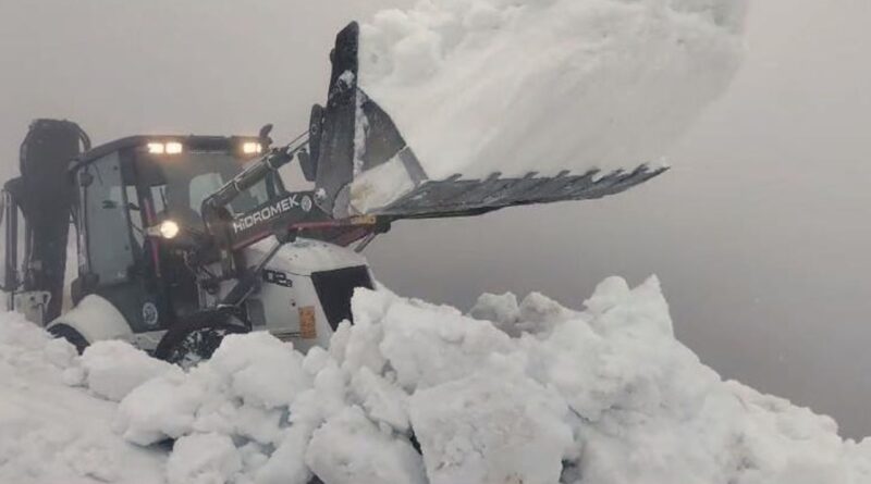 Giresun’da nisan ayında kar sürprizi! Kalınlığı 2 metreyi buldu 1