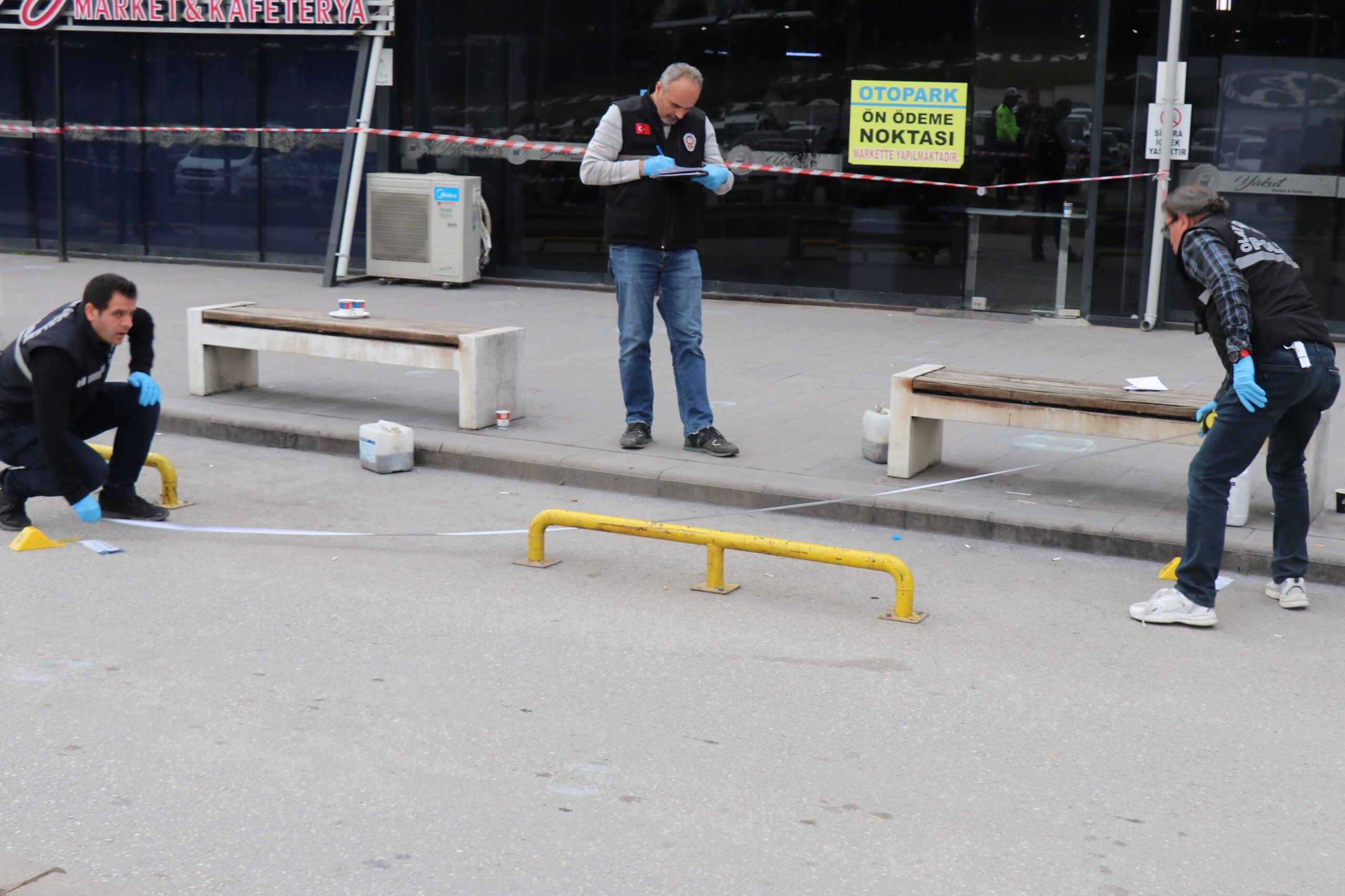 Hastane kafeteryasında silahlı saldırı: 2’si ağır 7 yaralı - 1. Resim