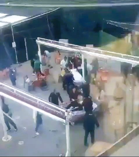 Hastane kafeteryasında silahlı saldırı: 2’si ağır 7 yaralı - 2. Resim