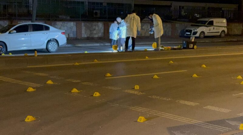 İstanbul'da seyir halindeki otomobile silahlı saldırı: 2 yaralı 1