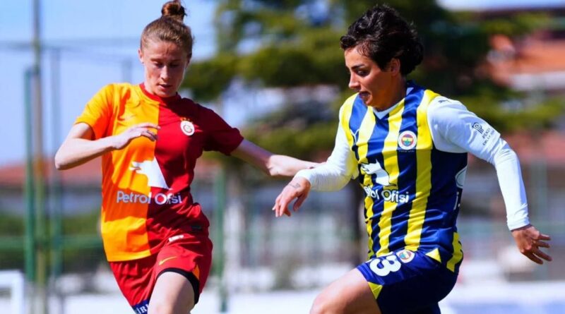 Kadınlar Ligi derbisinde Fenerbahçe Galatasaray'ı 2 golle geçti! 1