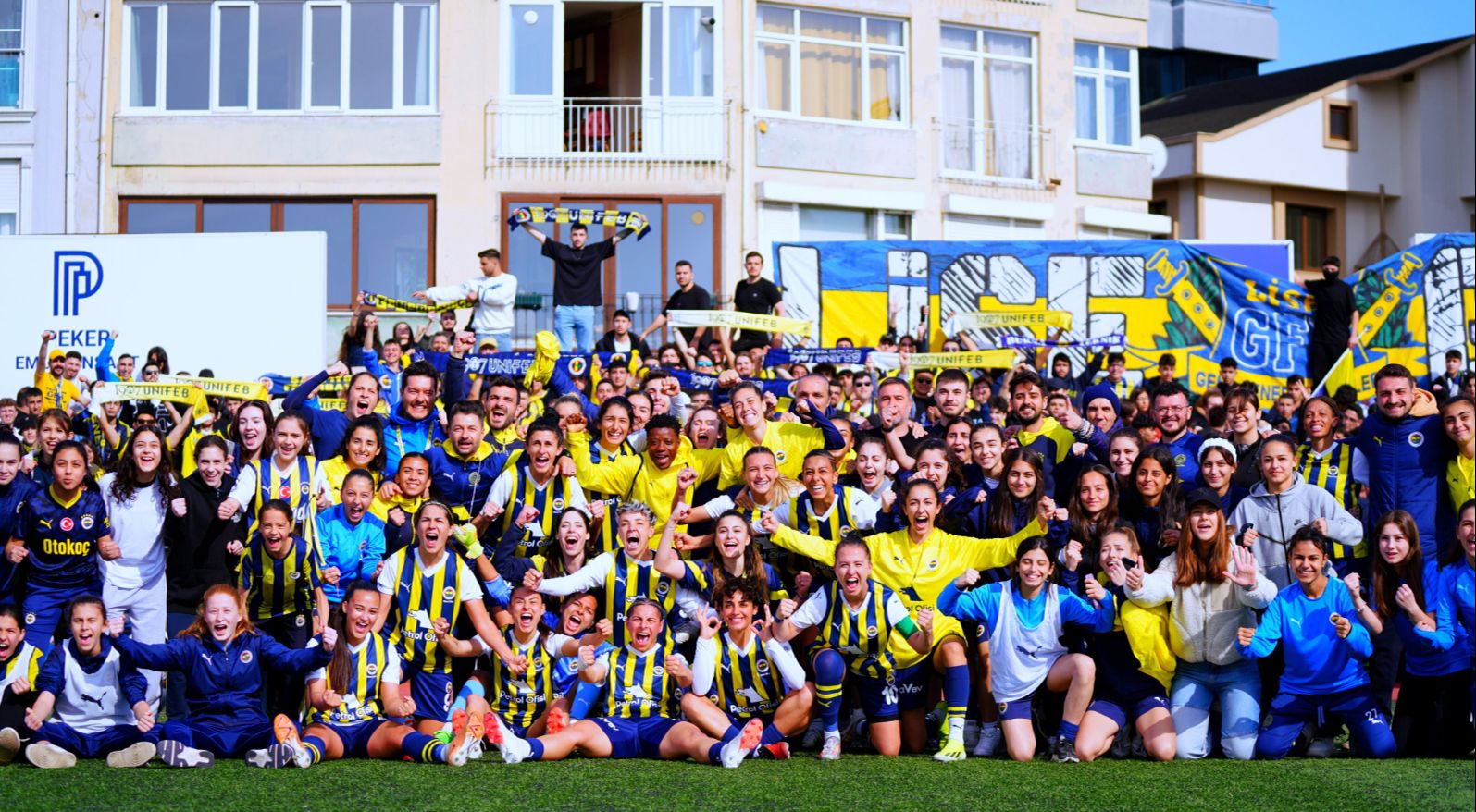 Kadınlar Ligi derbisinde Fenerbahçe Galatasaray'ı 2 golle geçti! - 1. Resim