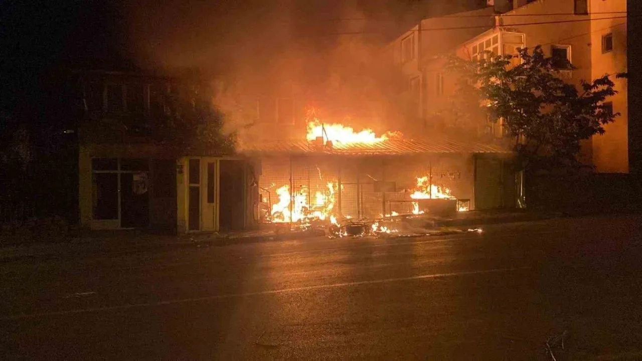 Kayseri’de Suriye Uyruklu Bir Kişinin 5 Yaşındaki çocuğu Taciz Ettiği Iddiası Halkı Sokağa Döktü: 10 polis yaralandı