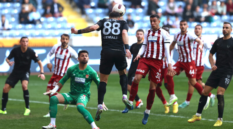 Mersin'de 2 nefis gol! Sivasspor attı Hatayspor kovaladı 1