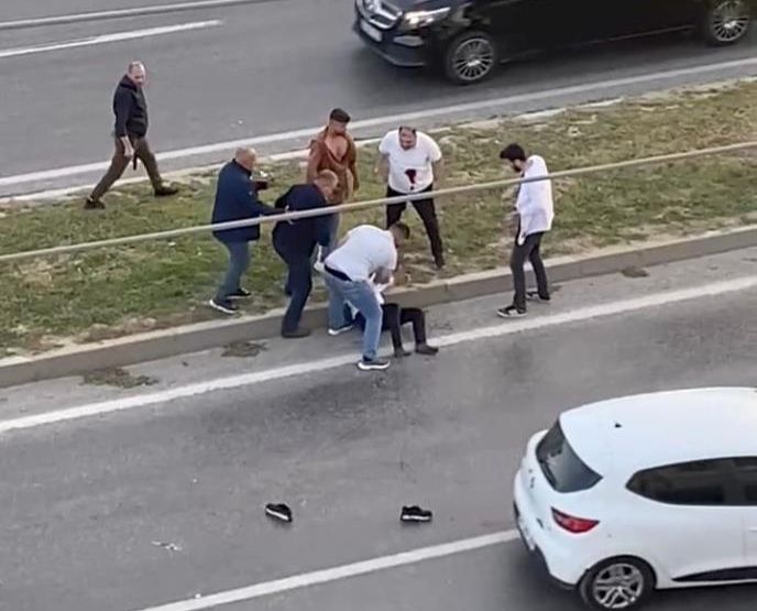 Muğla’da akıl almaz olay! 2 kişi ile başladı, meydan savaşına döndü - 2. Resim