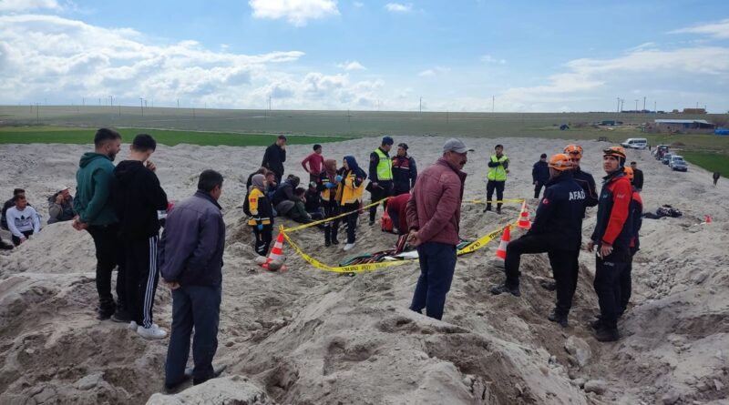 Niğde'de patates deposu göçük altında kaldı! 2 ölü 1