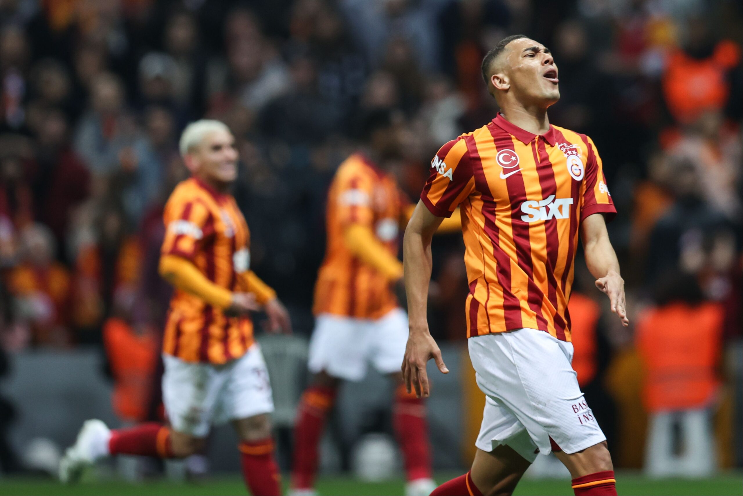 Nihat Kahveci, Galatasaraylı 2 futbolcuyu yerden yere vurdu: Ben olsam pasaportlarını iptal ederim - 1. Resim