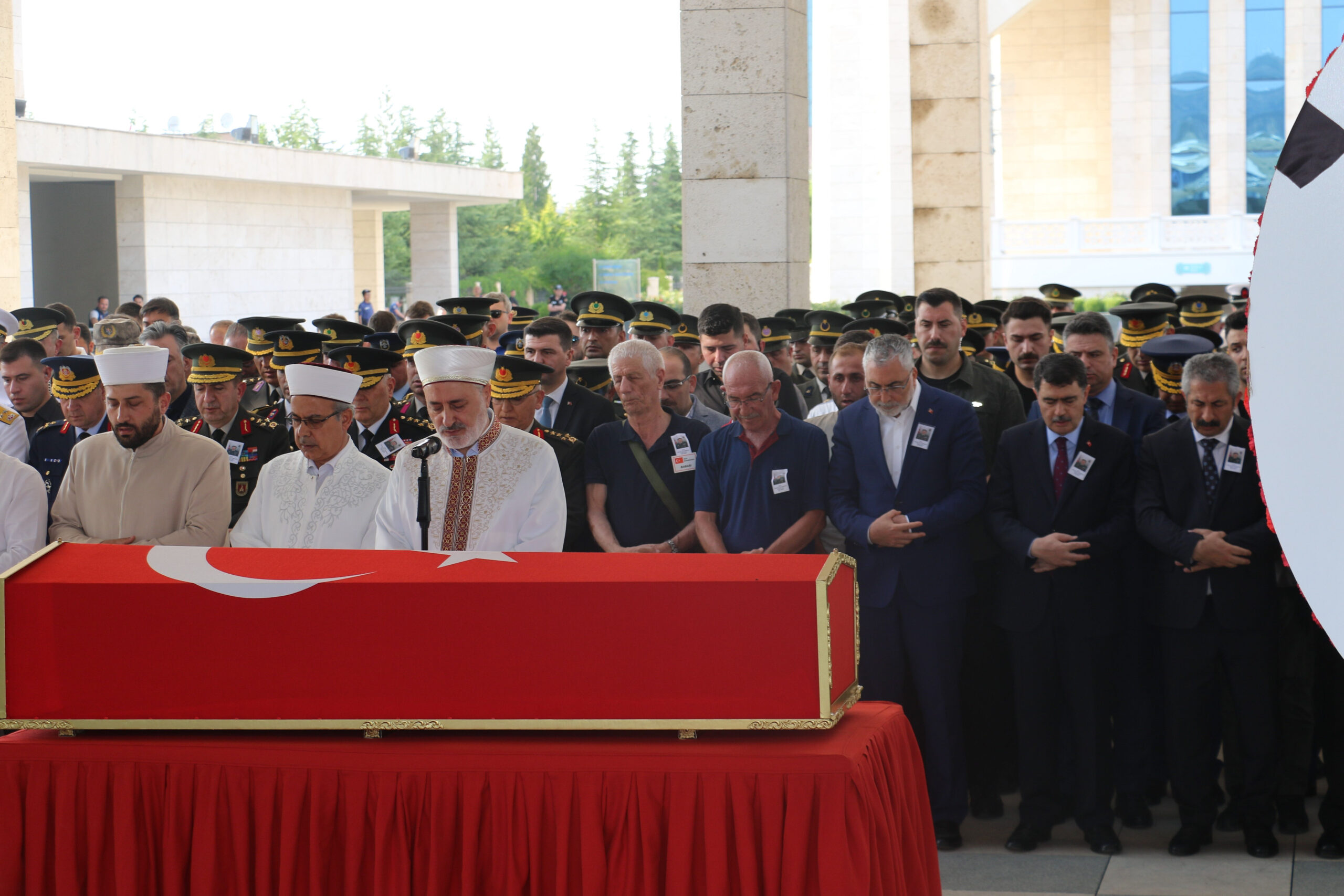 Pençe-Kilit kahramanına acı veda! Şehit Yarbay Demirkan son yolculuğuna uğurlandı - 3. Resim