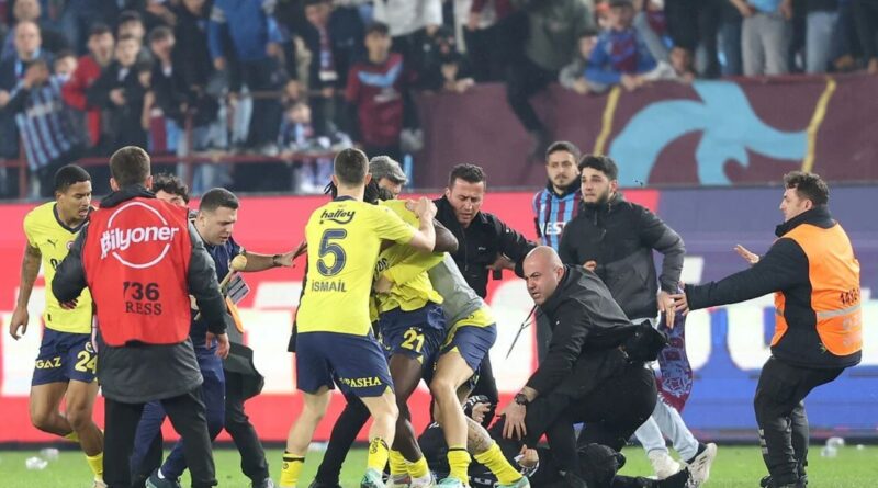 PFDK, Fenerbahçeli 2 oyuncunun cezasını durdurdu! 1