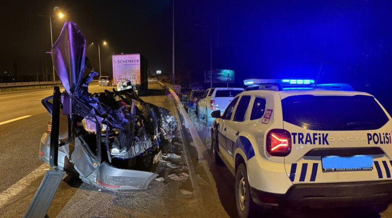 Polis aracı tıra çarptı, 1 ölü 2 yaralı! Şehit polisin ismi belli oldu 1