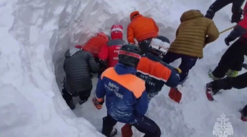 Rusya'da kayak grubunun üzerine çığ düştü: 2 ölü 1
