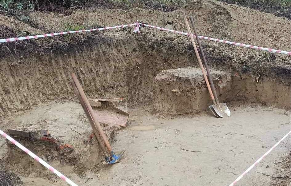 Sondaj kazısından tarih fışkırdı! Yaklaşık 2 bin yıllık, hepsi mezarların içinden çıktı - 2. Resim