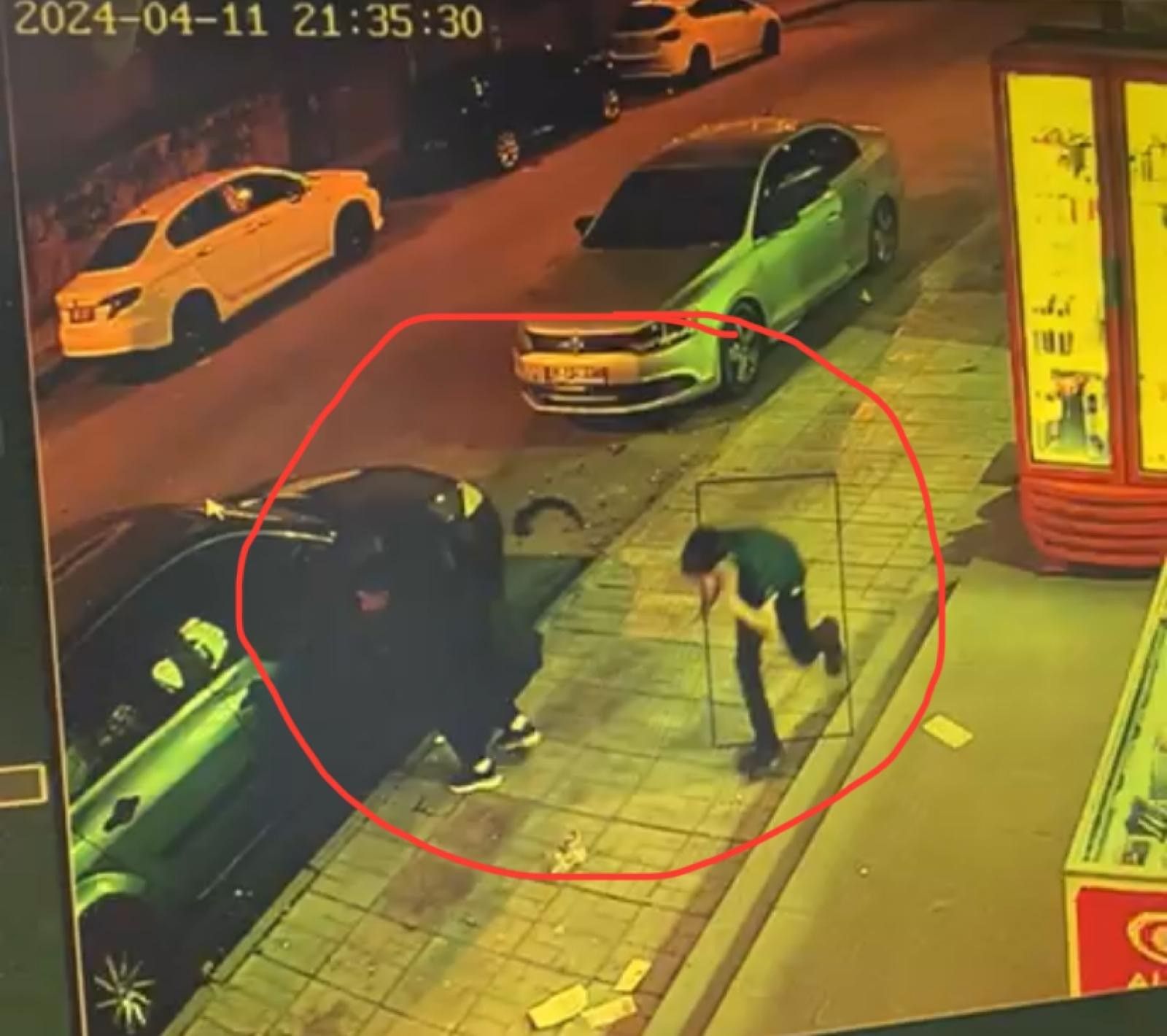 Yer Diyarbakır Bağlar... Kar maskeli 2 kişi otomatik silahla kahvehaneyi bastı - 1. Resim