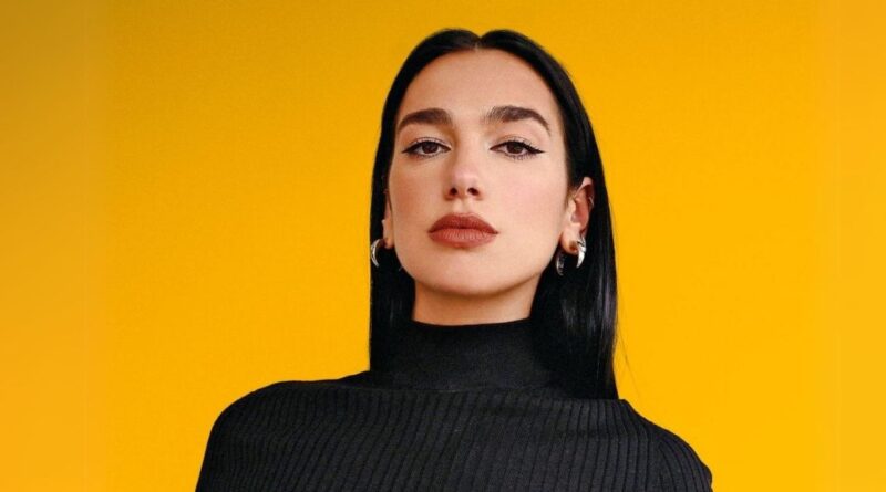 Vanilyalı Dua Lipa dondurması tarifinin yapımı çok kolay! Malzemeler için vanilyalı dondurma, zeytinyağı ve deniz tuzu gerekiyor 1