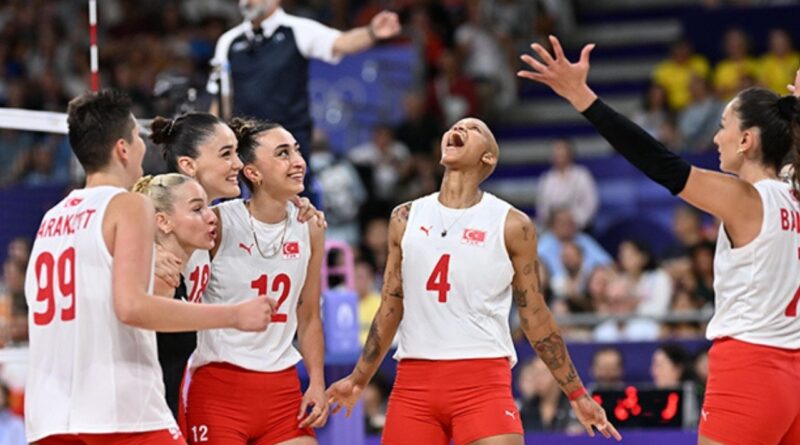 Çin karşısında omzunu sakatlayan Gizem Örge yarı final maçı öncesi duygulandırdı 10