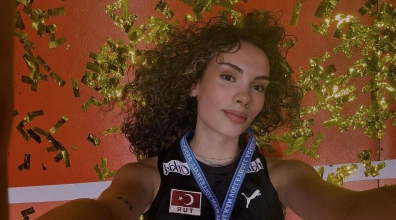19 yaşındaki Beren Yeşilırmak, U20 Kadın Voleybol Milli Takımı kaptanı 5