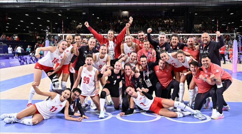Son maçına çıkan Türkiye A Milli Kadın voleybol takımı olimpiyatlarda bronz madalya aldı mı? 5