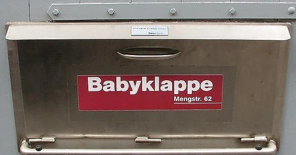 Almanya'da istenmeyen bebek kutuları