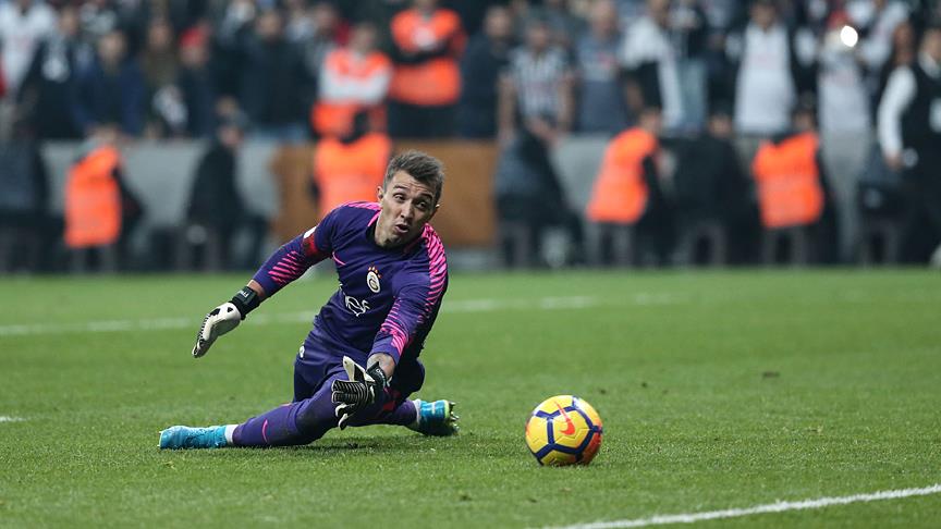 Muslera kadroda neden yok