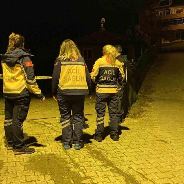 74 yaşındaki kadın yangında kurtarldı.-1
