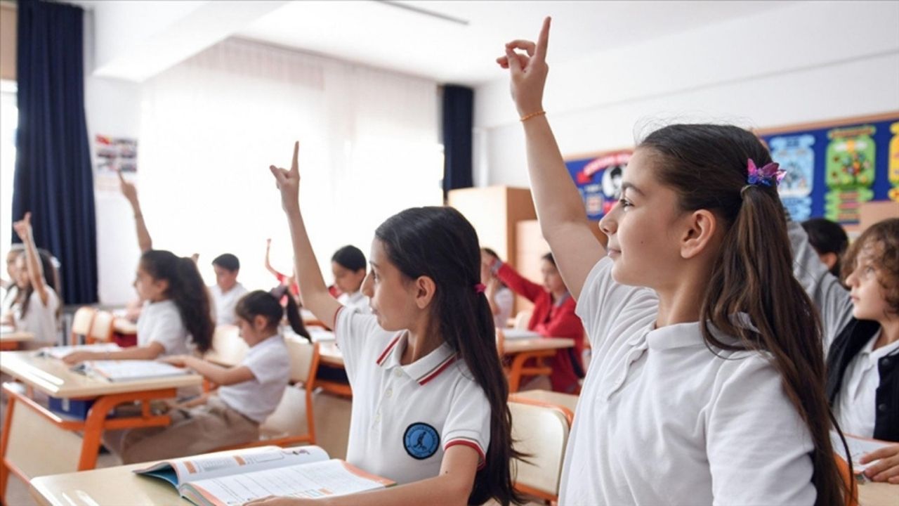 Perşembe Bursa'da lodos nedeniyle okullar tatil mi?