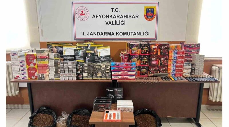 Afyonkarahisar'da Jandarma Baskın Sonucu Kaçak Tütün ve Elektronik Ürünleri Ele Geçirerek 11 Adet Sis Bombası Kaldırıldı 1