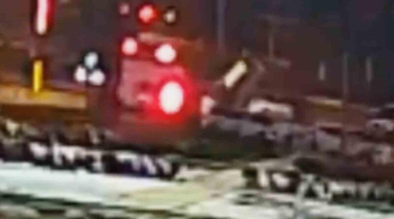 Aksaray'da Yolcu Otobüsü ile Otomobil Arasıkaza: 1 Ölüm, Antalya-Van Hatında 1