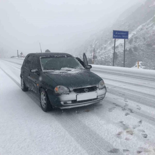 Antalya'da Alacabel'de ilk kar-1