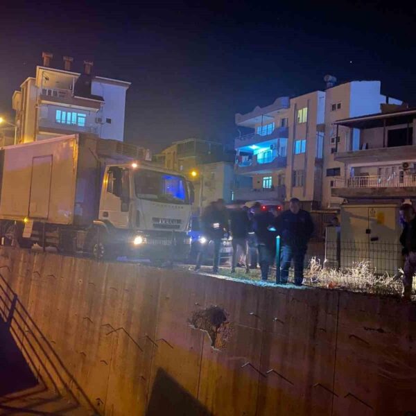 Antalya'da Kız Deresi'nde Meydana Gelen Dere Kaldırımı Olayı-1