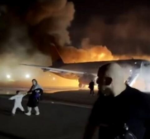 Antalya Havalimanı'nda Azimuth Airlines Rus uçağında motor yangını çıktı 1