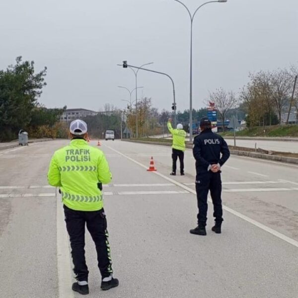 Bilecik’te kayıp ihbarı verilen 2 kişi uygulama noktasında yakalandı-resim-1