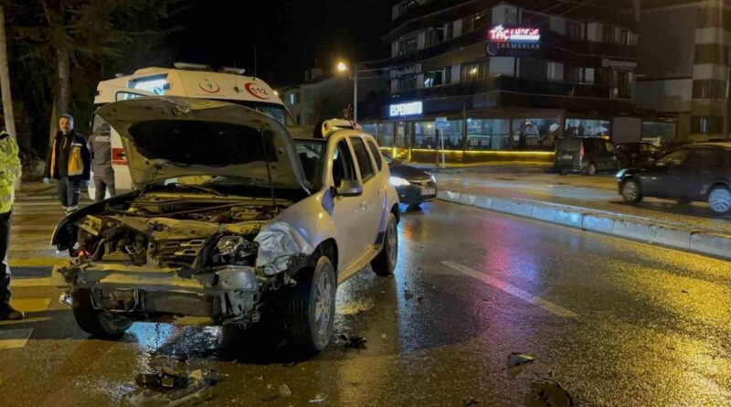 Bolu'da Minibüse Çarpışan Cipte 1 Yaralı 1