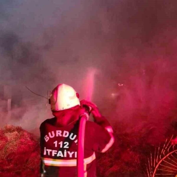 Burdur'da ahır yangını-1