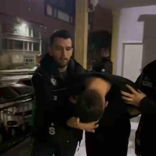 Bursa'da aranan şüpheli polise sahte kimlik verdi-1