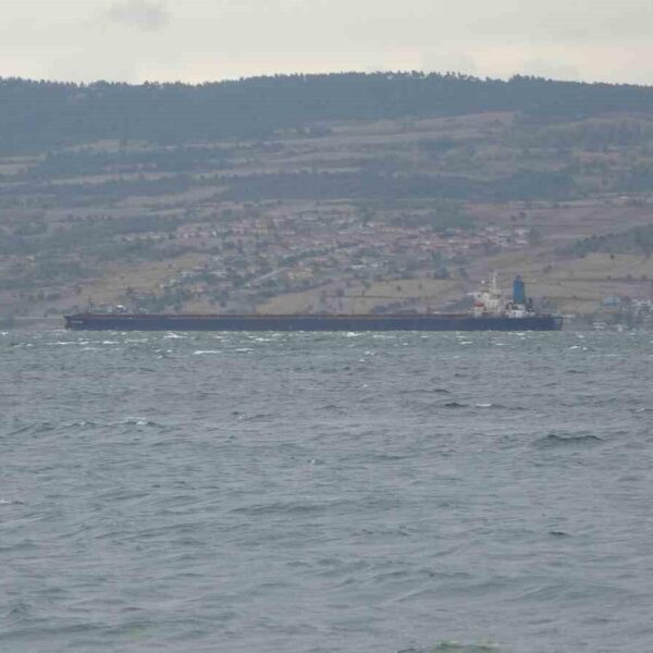 Çanakkale Boğazı'nda makine arızası geçirdiği için 'Capt Natura' gemisi-2