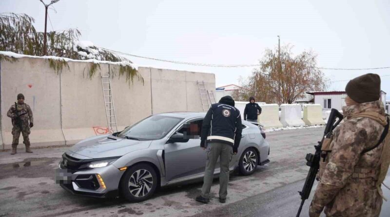 Erzincan Emniyeti Düzensiz Göçle Mücadelede Araçları, Şahısları ve İşyerlerini Kontrol Etti 1