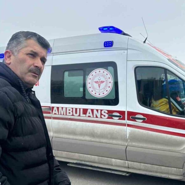 Erzincan yazısının önünde elektrik akımına kapılan vatandaş-1
